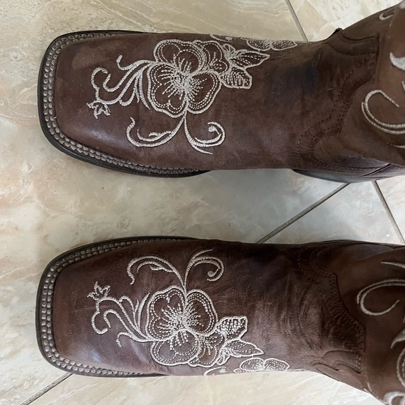 Shyanne Women's Western Boots - Broad Square Toe - Picture 6 of 6